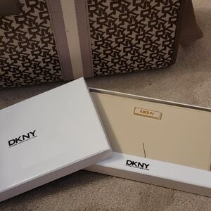 DKNY